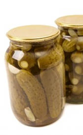 Pepinillos en vinagre en conserva